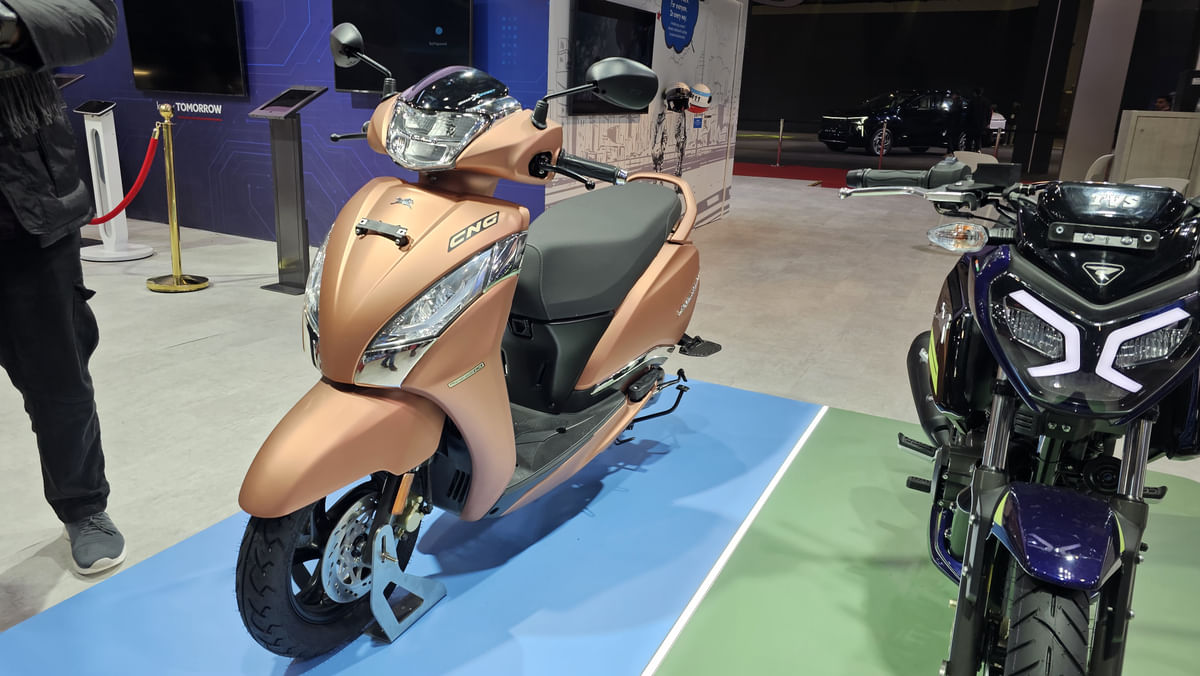 TVS Jupiter 125 CNG Left Front Three Quarter