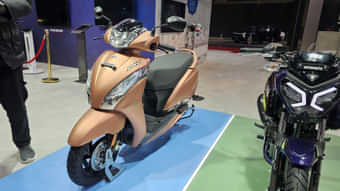 TVS Jupiter 125 CNG Left Front Three Quarter TVS Jupiter 125 CNG Left Front Three Quarter