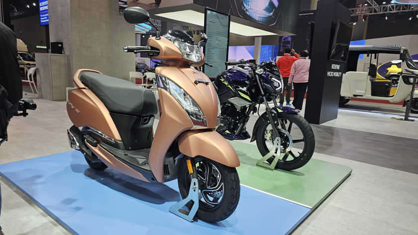 TVS Jupiter 125 CNG Right Front Three Quarter TVS Jupiter 125 CNG Right Front Three Quarter