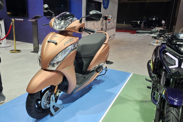 TVS Jupiter 125 CNG Left Front Three Quarter