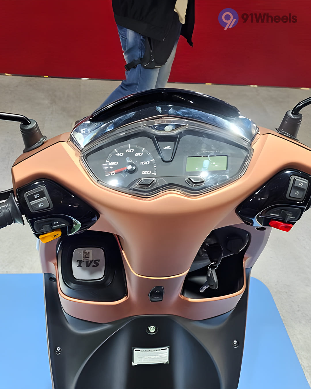 Handlebar & Console Area - 1