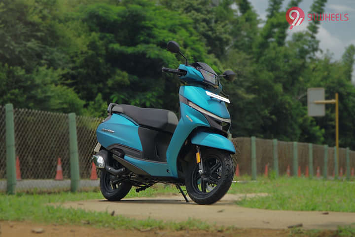 TVS Jupiter Right Front Three Quarter