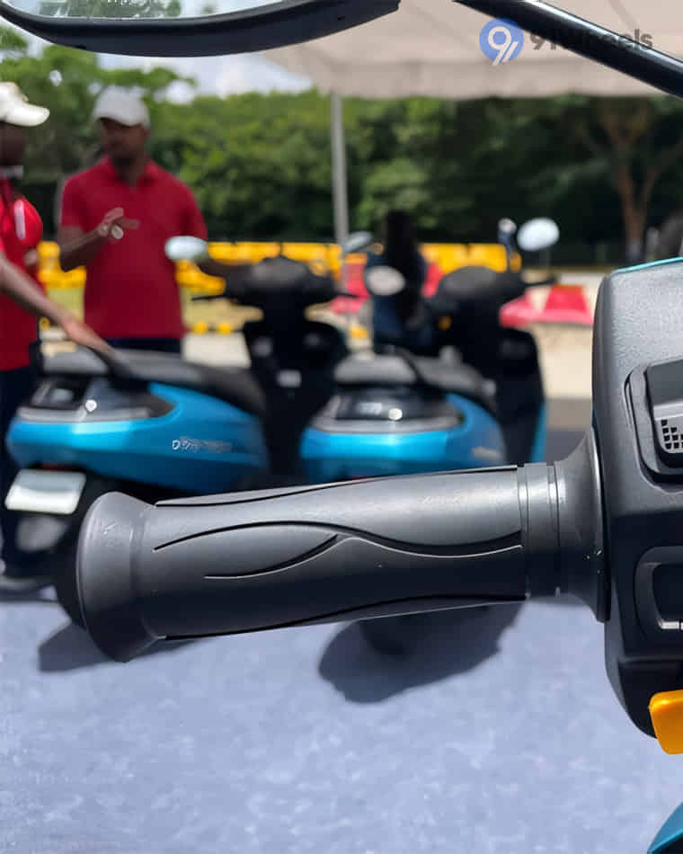 Handlebar & Console Area - 10