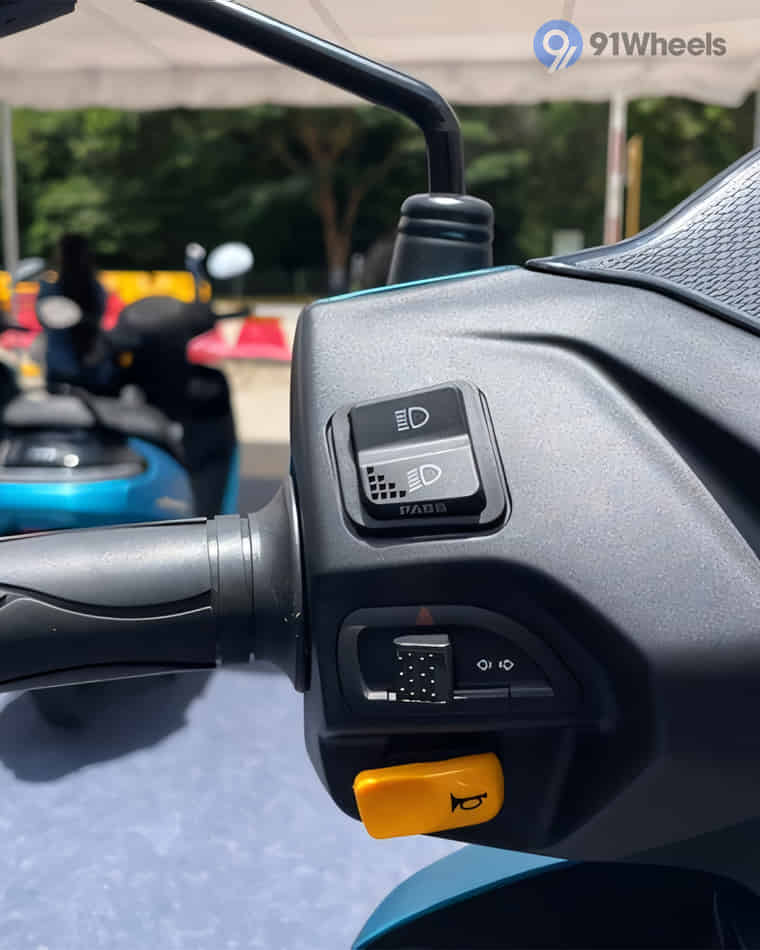 Handlebar & Console Area - 1