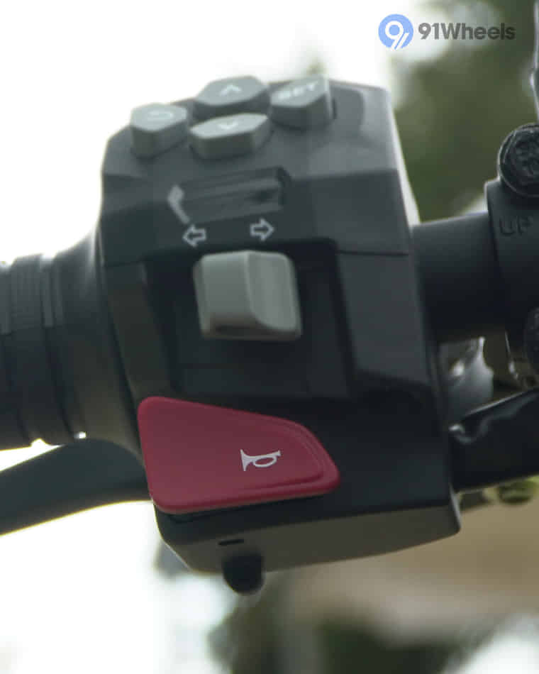 Handlebar & Console Area - 4 Handlebar & Console Area - 4