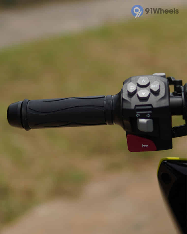 Handlebar & Console Area - 2 Handlebar & Console Area - 2