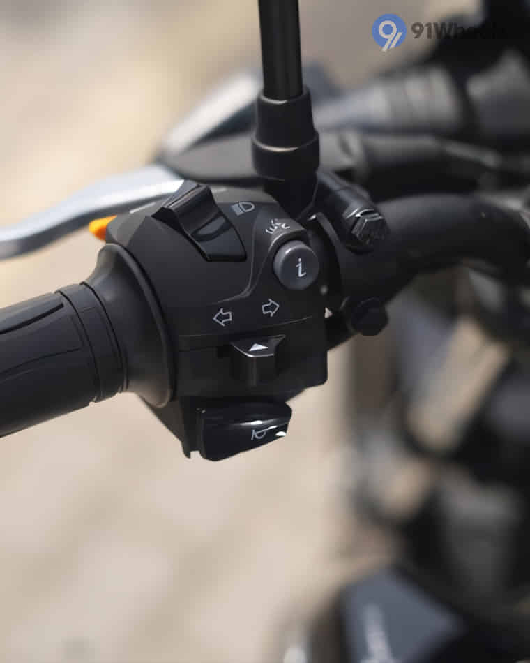 Handlebar & Console Area - 2