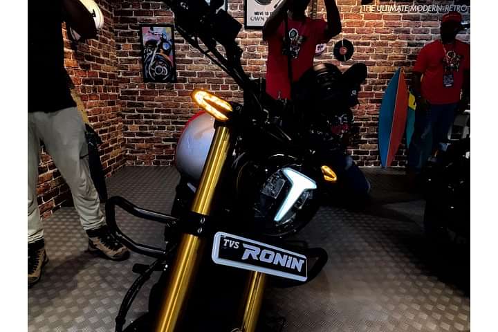 TVS Ronin Front Turn Indicators