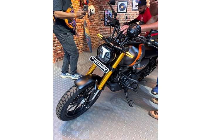 TVS Ronin Front Mudguard