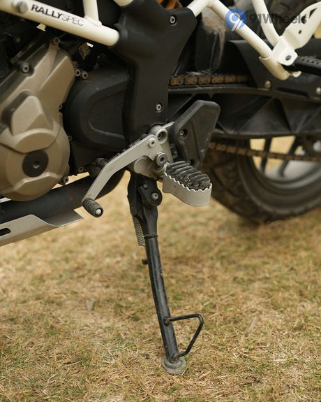 Apache RTX 300 Side stand