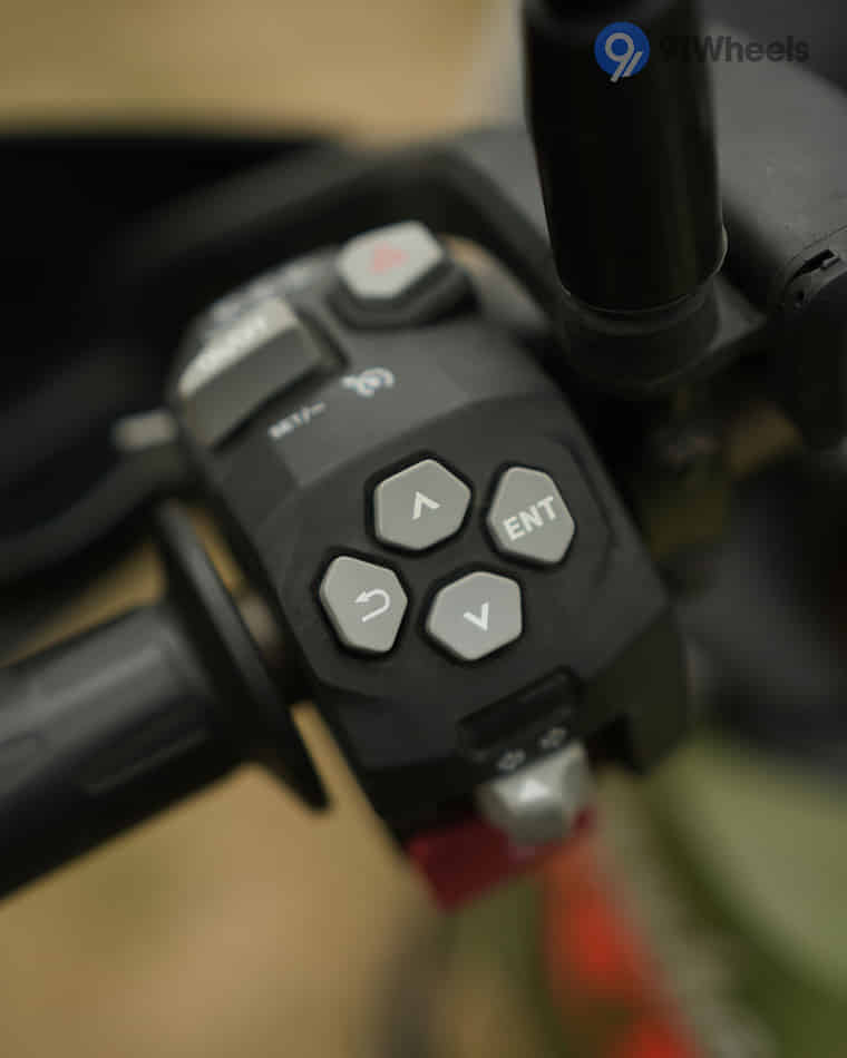 Handlebar & Console Area - 3