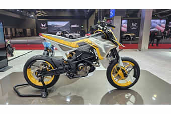 TVS Apache RTX 300 Right Side View TVS Apache RTX 300 Right Side View