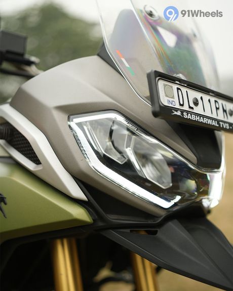 Apache RTX 300 Head Light