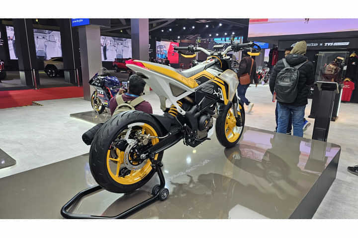 TVS Apache RTX 300 Right Rear Three Quarter TVS Apache RTX 300 Right Rear Three Quarter