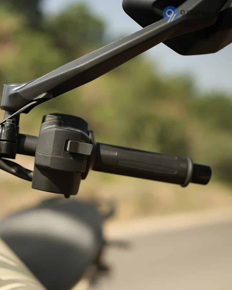 Handlebar & Console Area - 1