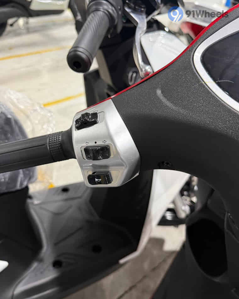 Handlebar & Console Area - 1