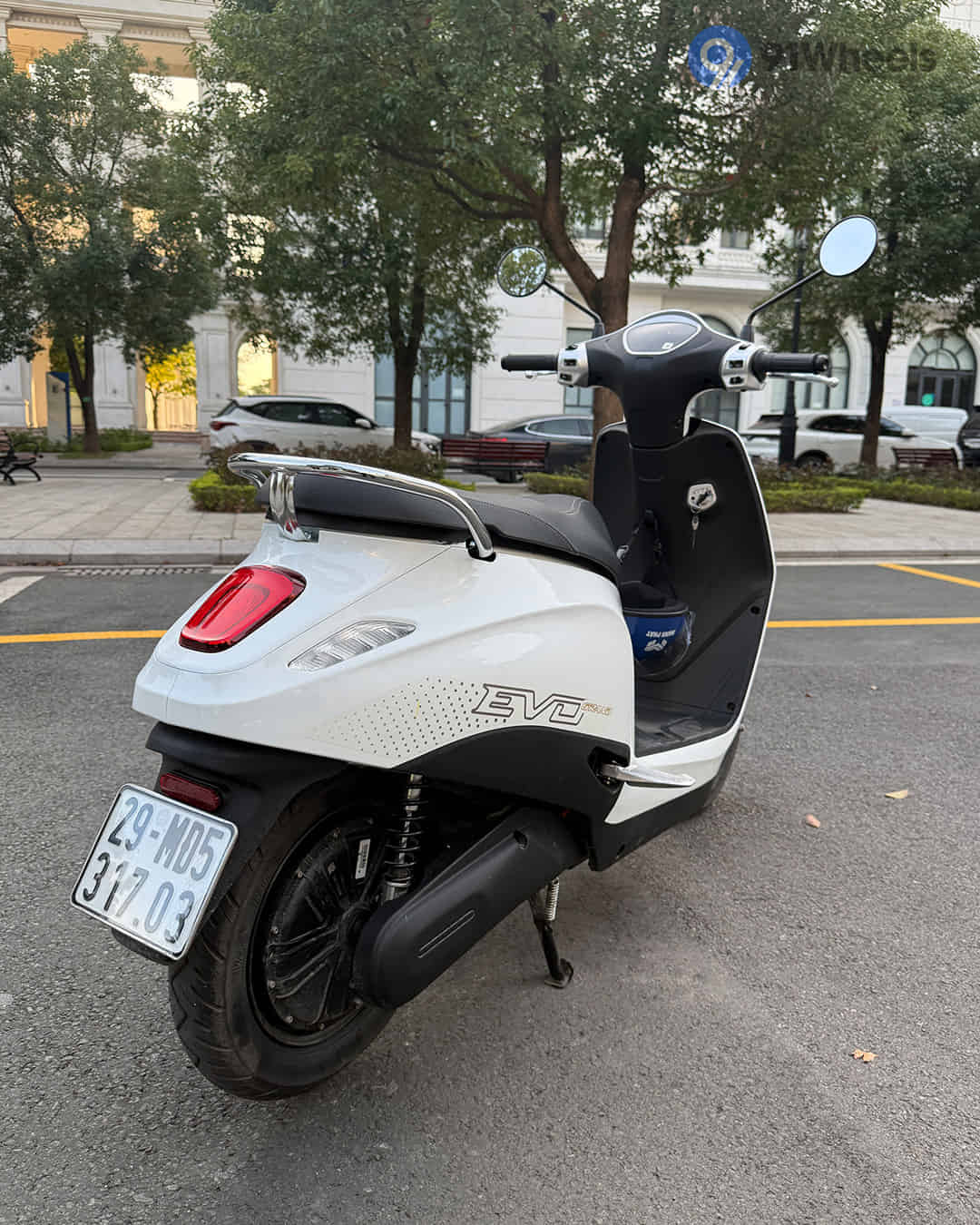 Right Rear Three Quarter