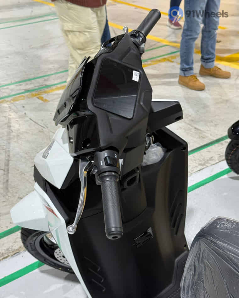 Handlebar & Console Area - 2