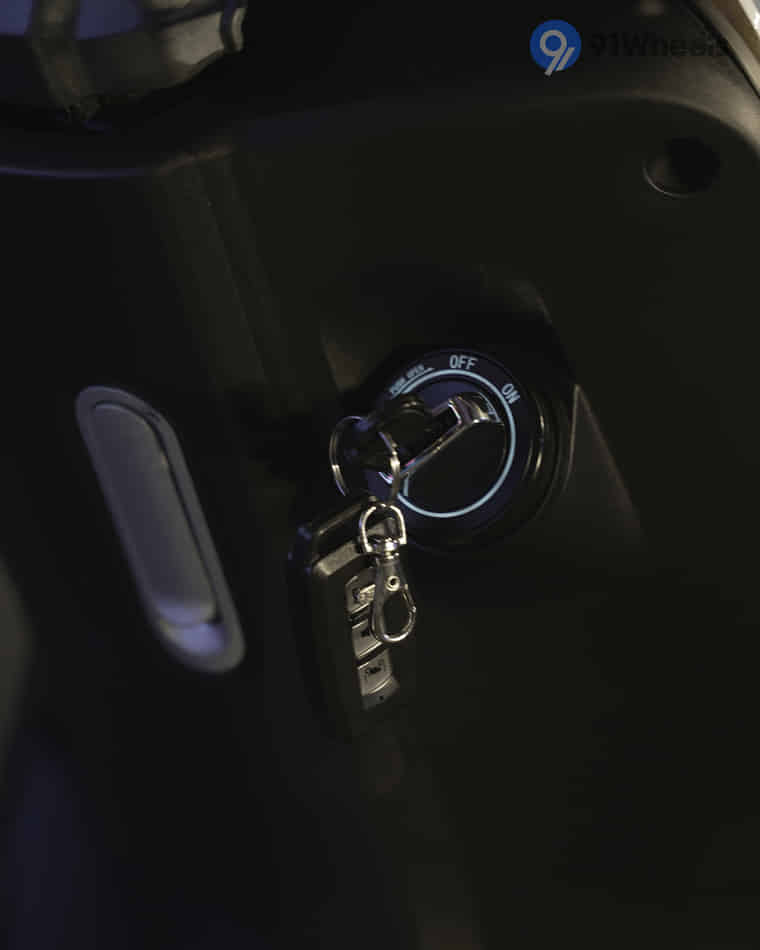 Handlebar & Console Area - 4 Handlebar & Console Area - 4