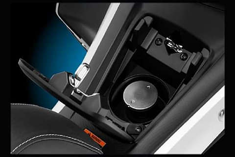 Yamaha Aerox 155 Standard Open Fuel Lid Image