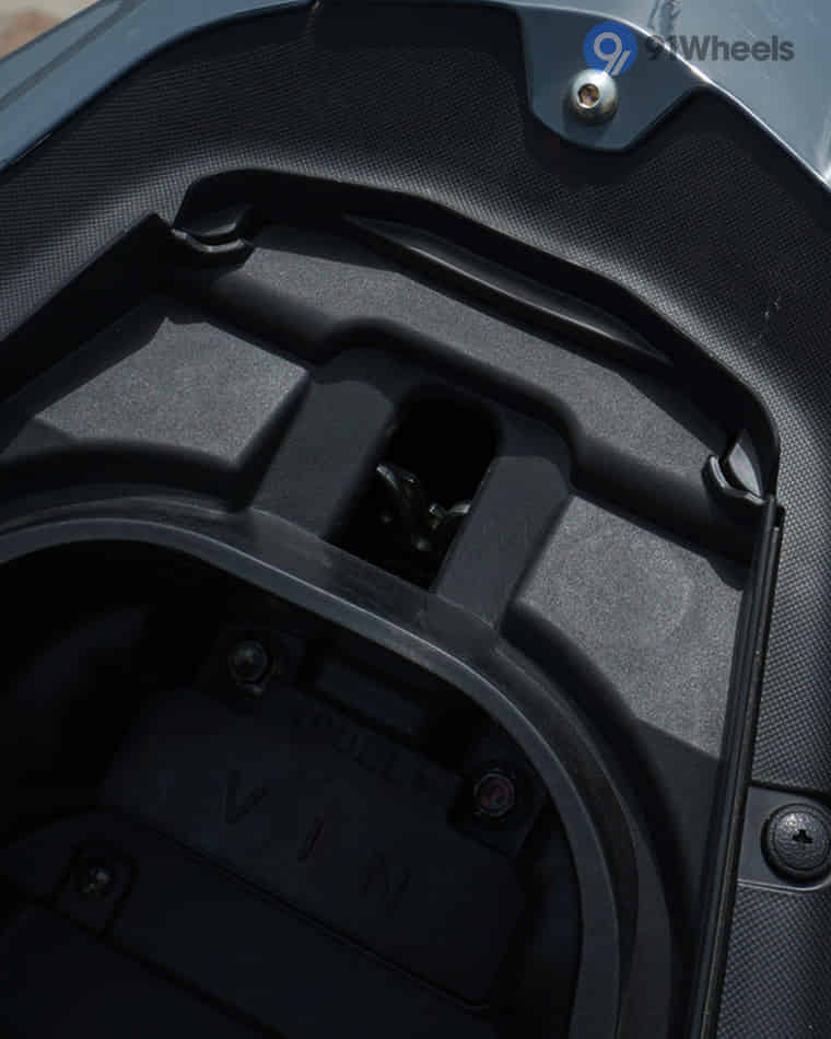 Seat & Storage - 4 Seat & Storage - 4