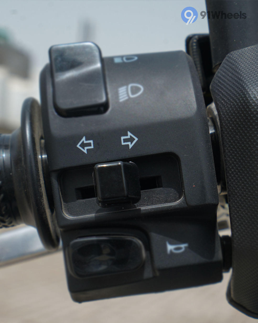 Handlebar & Console Area - 2