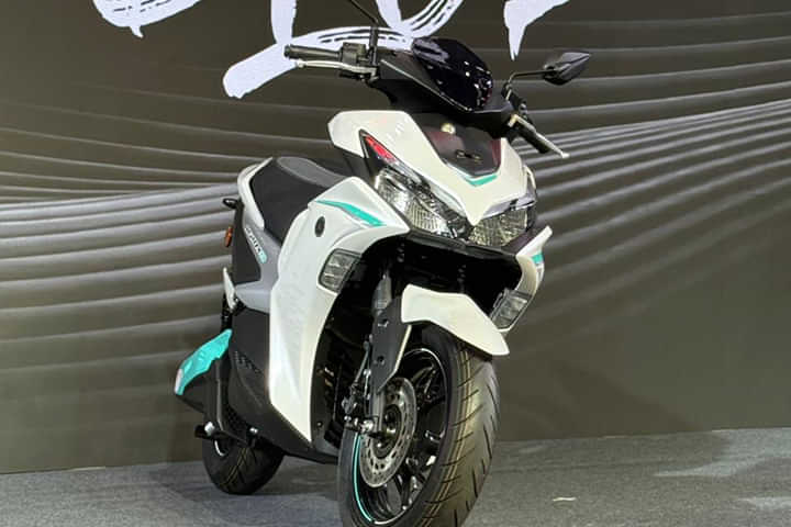 Yamaha Aerox E Right Front Three Quarter
