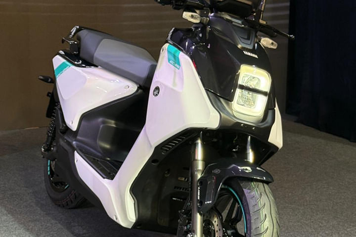 Yamaha EC-06 Right Front Three Quarter Yamaha EC-06 Right Front Three Quarter