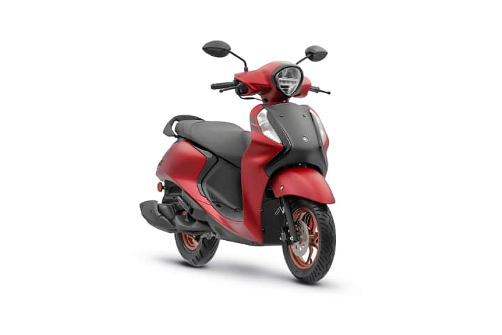 Yamaha Fascino 125 Fi Hybrid Right Front Three Quarter