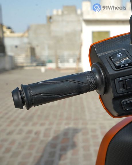Fascino 125 Fi Hybrid Left Side Handelbar Grip