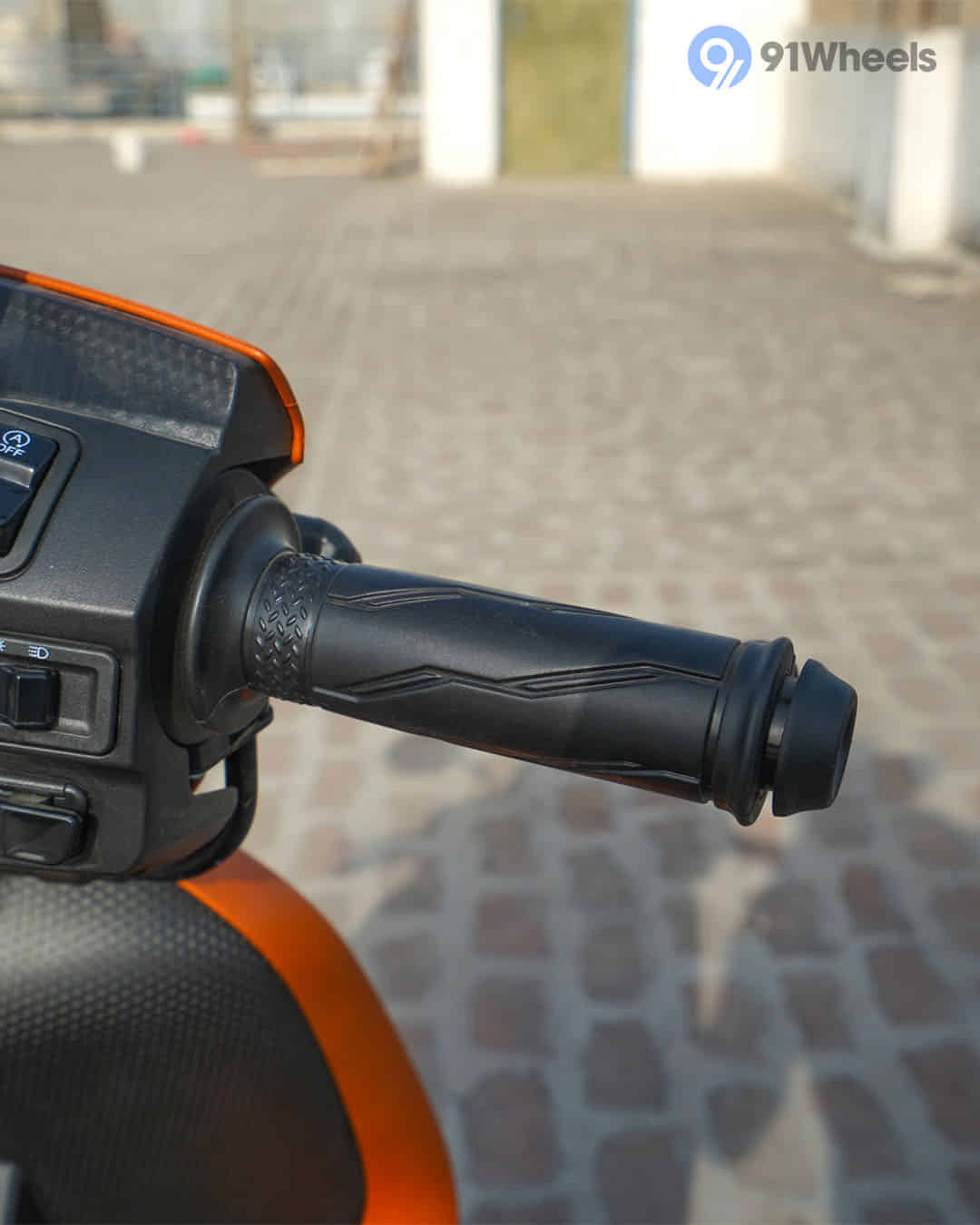 Right Side Handelbar Throttle Grip