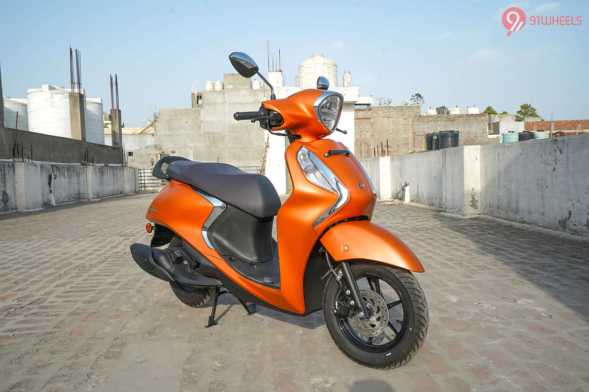 Yamaha Fascino 125 Fi Hybrid Right Front Three Quarter