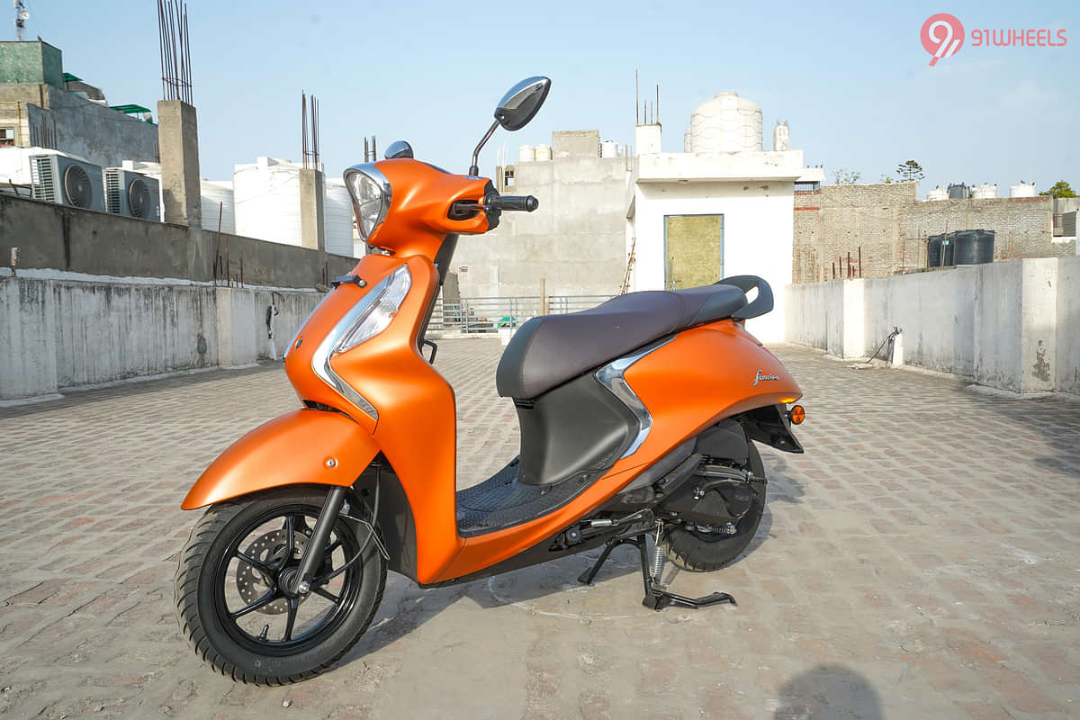 Yamaha Fascino 125 Fi Hybrid Left Front Three Quarter