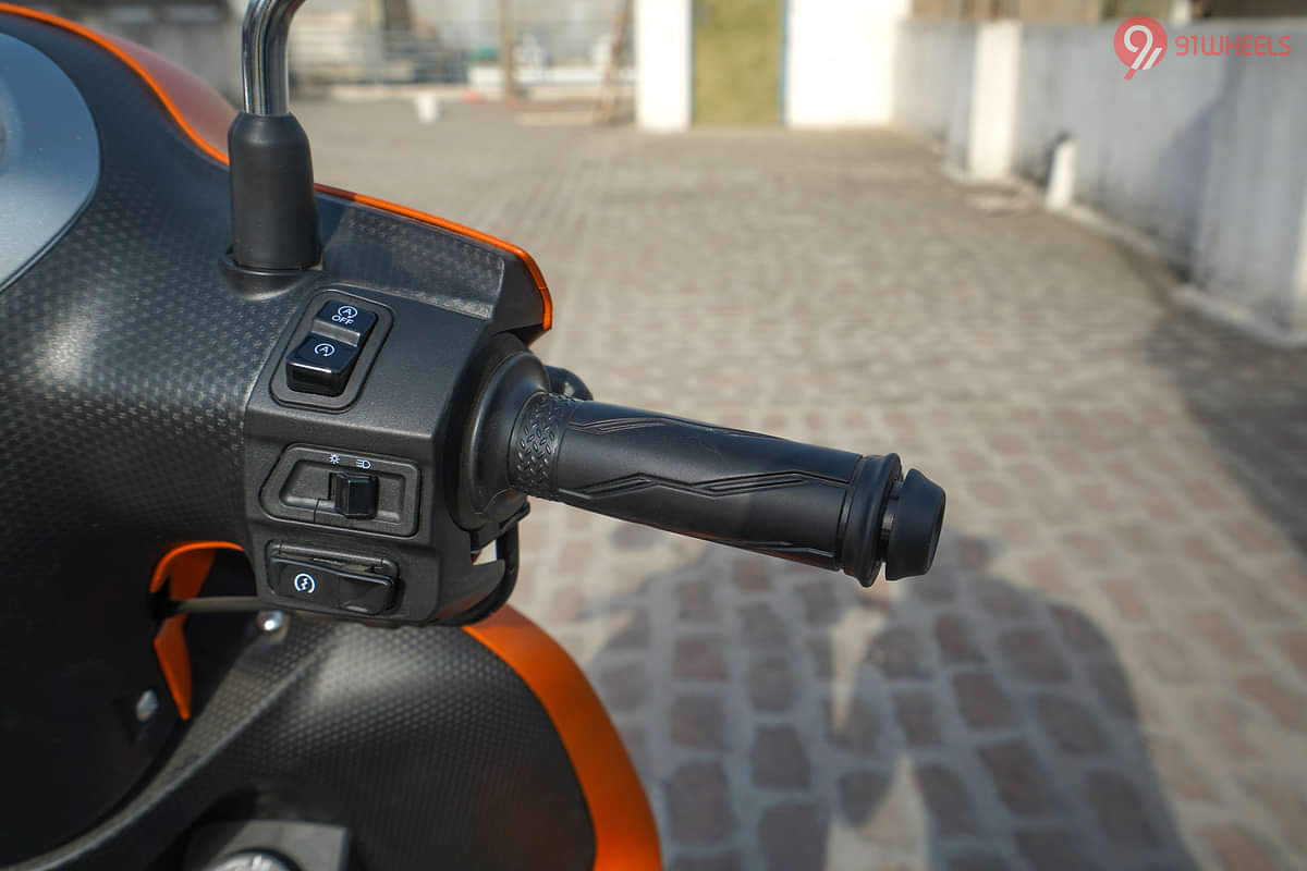 Yamaha Fascino 125 Fi Hybrid Right Side Handelbar Throttle Grip