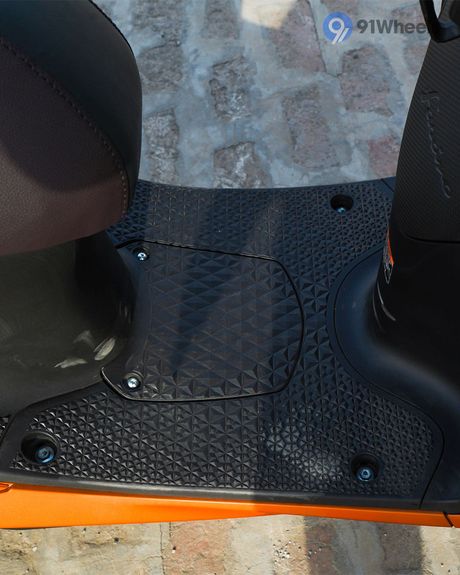 Fascino 125 Fi Hybrid Floorboard