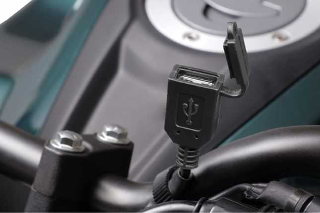 Yamaha FZ 25 2020-2024 USB Port Yamaha FZ 25 2020-2024 USB Port