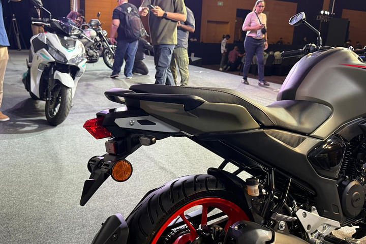 Yamaha FZ Rave Rear Reflex Reflector