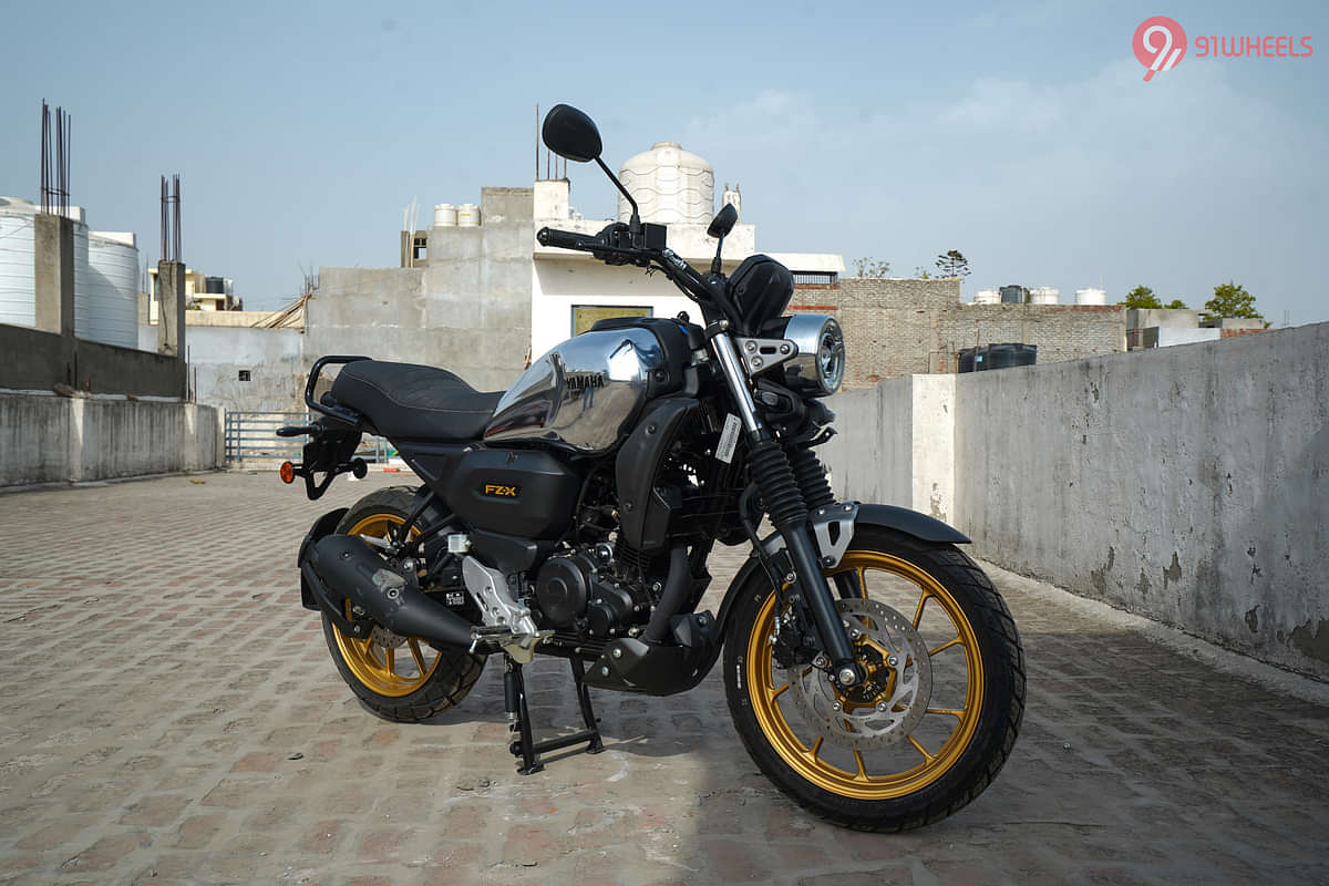 Yamaha FZ-X Right Front Three Quarter