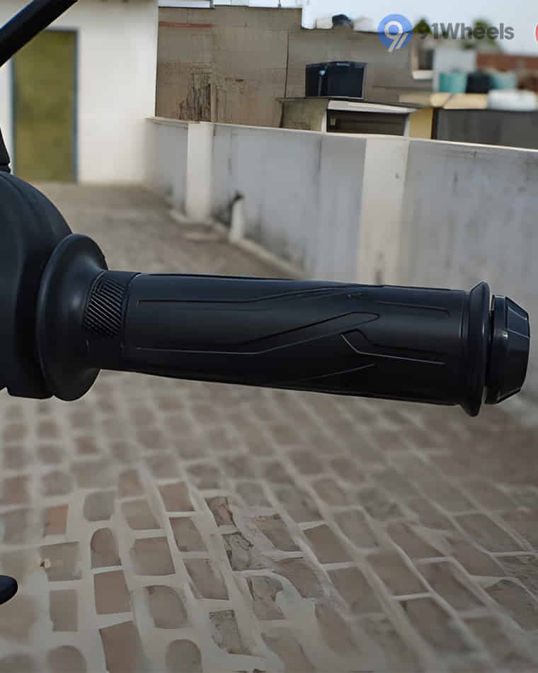 Handlebar & Console Area - 42 Handlebar & Console Area - 42