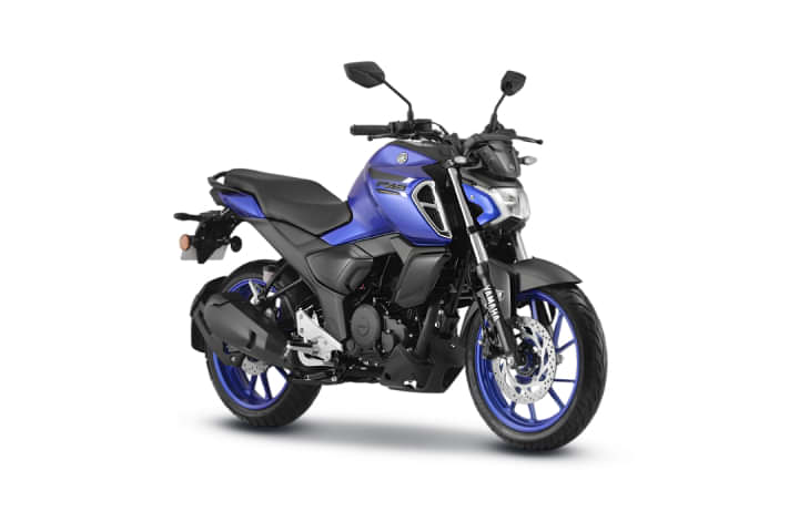 Yamaha FZS FI V4 Right Front Three Quarter
