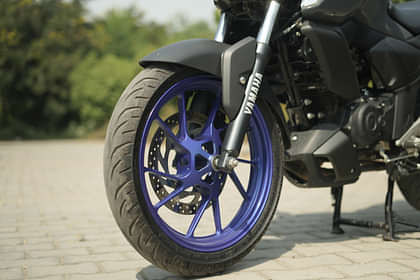 Yamaha FZS FI V4 DLX Front Spoke Wheel