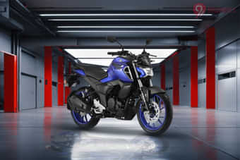 Yamaha FZS FI V4 Right Front Three Quarter