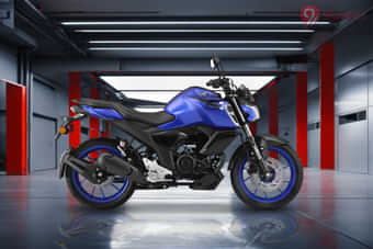 Yamaha FZS FI V4 Right Side View