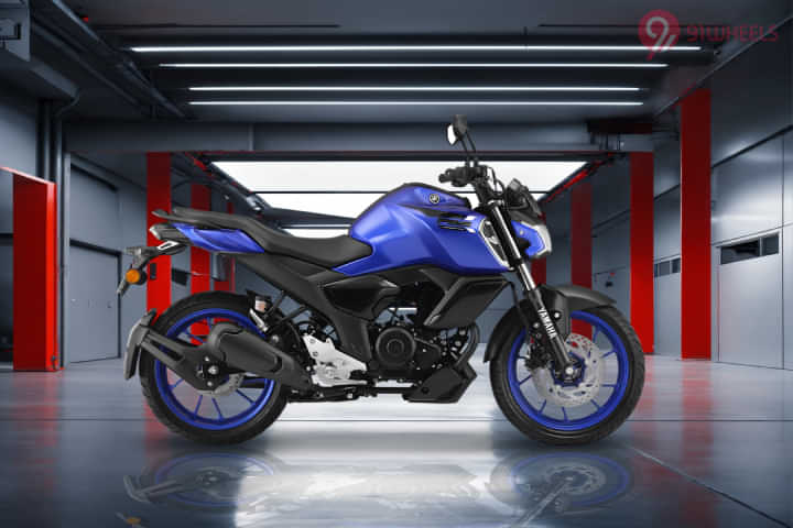 Yamaha FZS FI V4 Right Side View