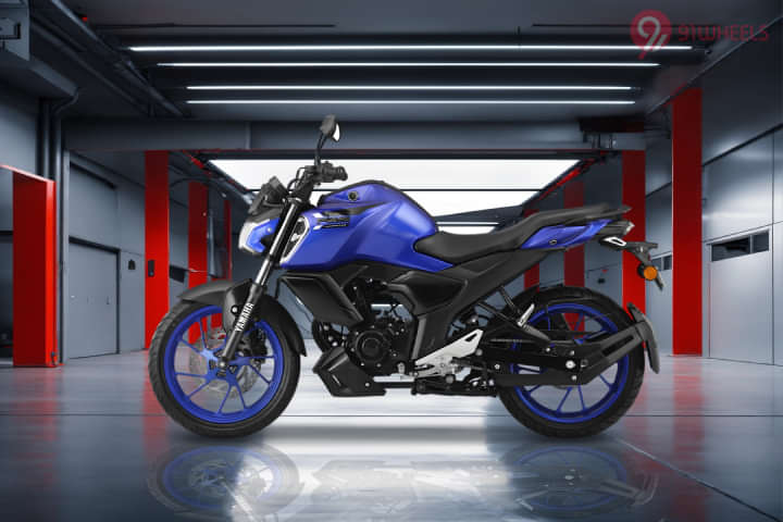 Yamaha FZS FI V4 Left Side View