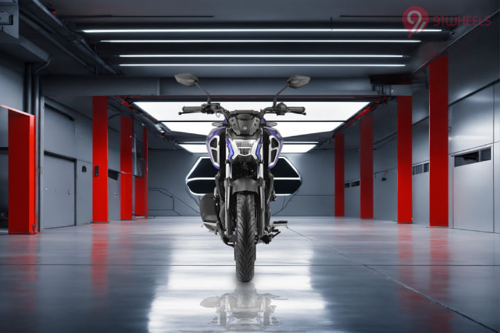 Yamaha FZS FI V4 Front View