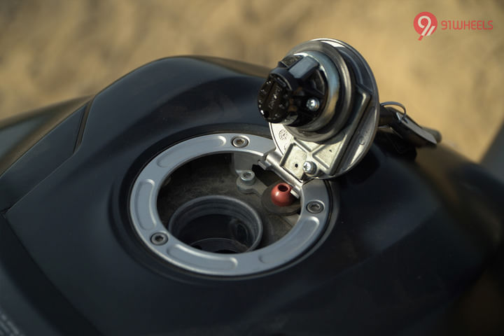 Yamaha MT 03 Open Fuel Lid