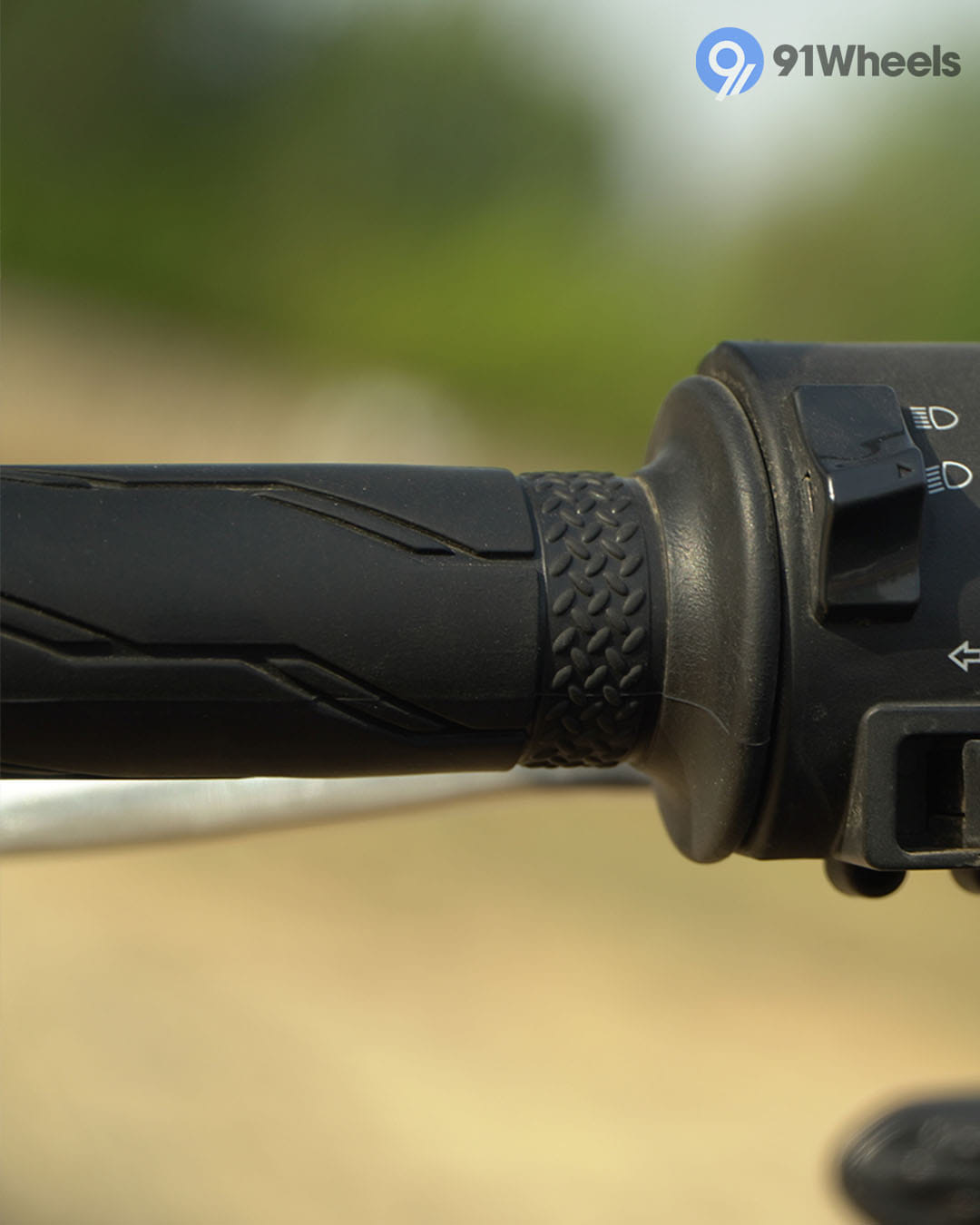 Handlebar & Console Area - 4