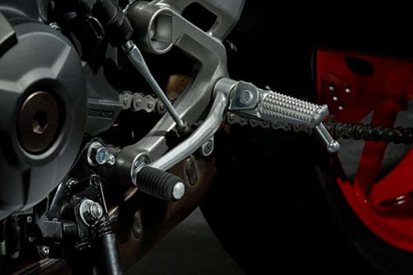 Yamaha MT 09 Foot pegs