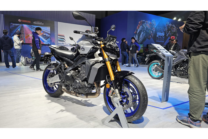 Yamaha MT 09 Left Front Three Quarter
